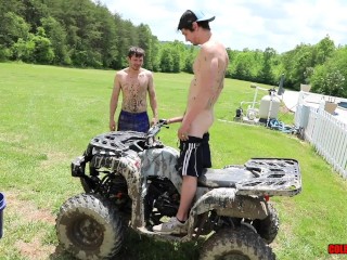 Country boys gettin down and DIRTY on a 4-wheeler BAREBACK